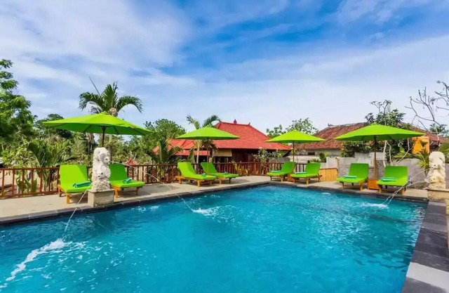 Taman Sari Villa Lembongan bungalow #2 Twin bedroom with garden view