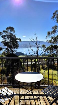 Tamar Tonic - Lush River Views