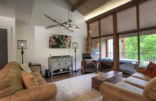 Tamarron Gambel Oak - 757