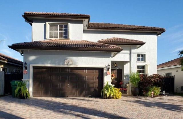 Tamiami Two Story Luxury Pool Villa