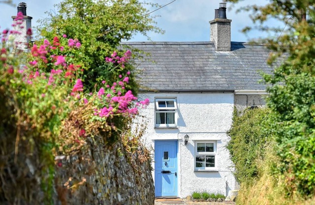 Tan y Fynwent in the beautiful Pwllheli