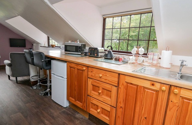 TANCOED, character holiday cottage in Bow Street, Wales