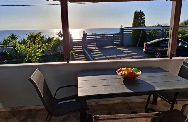 Tania's SeaFront Villa by RentalsPro