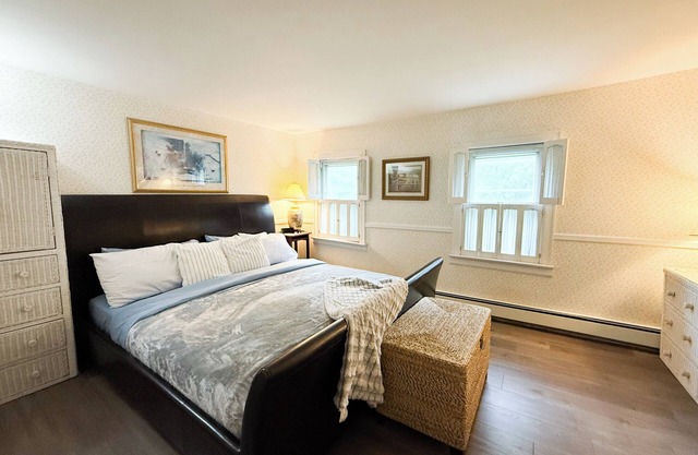 Tannersville 9bdrm, 2 bonus room house - steps to lake/park, walk to synagogue