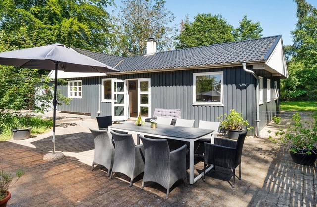 "Tannie" - 300m from the sea by Interhome