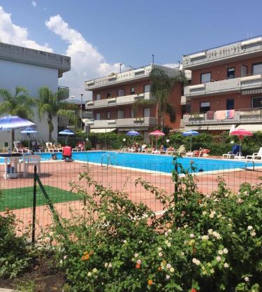 Taormina Mare Piscina Fondachello