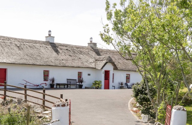 TAR AR AIS, pet friendly in Lettermacaward, County Donegal