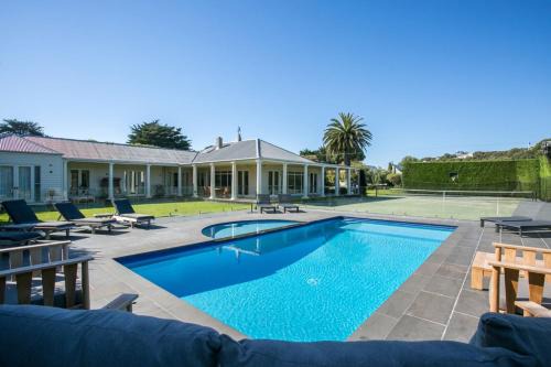 Tara fully fenced pool and pest control done regularly and can be done before booking