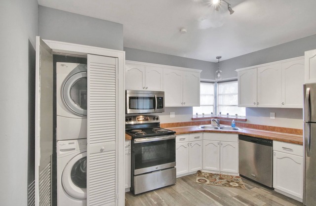 Tarpon River Getaway – Modern 2 BDR on Water