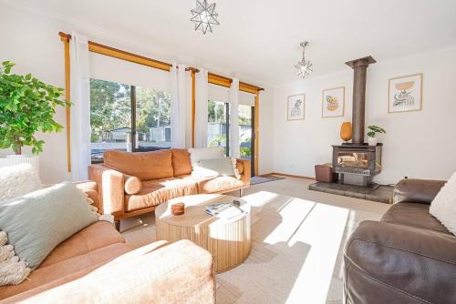Tasman Breeze - Beachside Escape near Historic Site