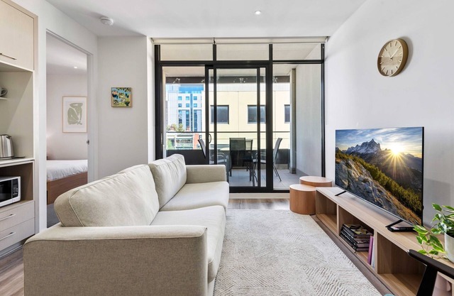 Tasteful 2-Bed Unit By Bridge Rd Shops