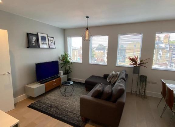 Tasteful 2BD Flat wOpen Plan Living - Blackheath!