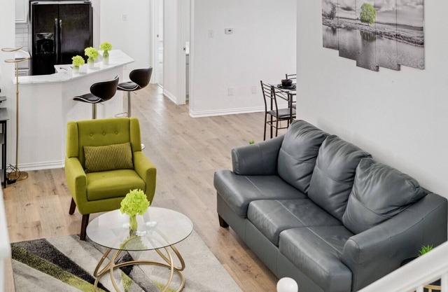 Tasteful 3BR I Free Parking I Workspace