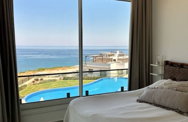 Tasteful apartment with immaculate seaview