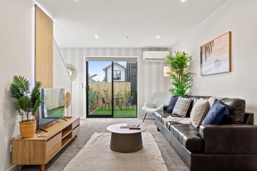 Tasteful Auckland 2 Bed 1 Bath