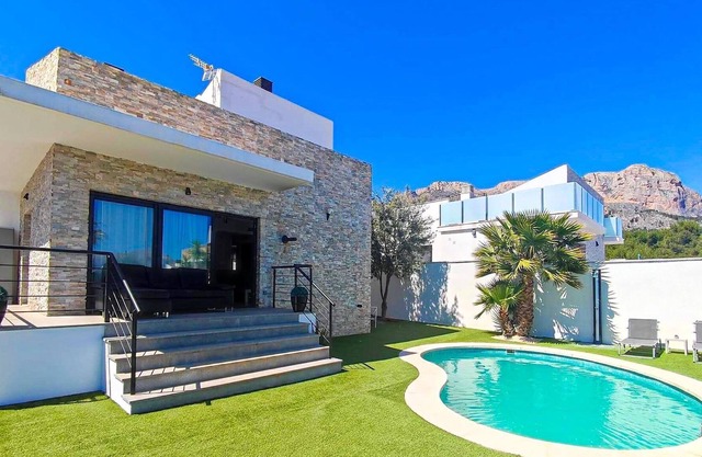 Moderna villa de 3 habitaciones con piscina privada, barbacacoa y vistas únicas