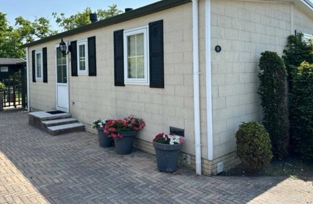 Tastefully decorated chalett in a quiet, beautifully situated, recreation park.