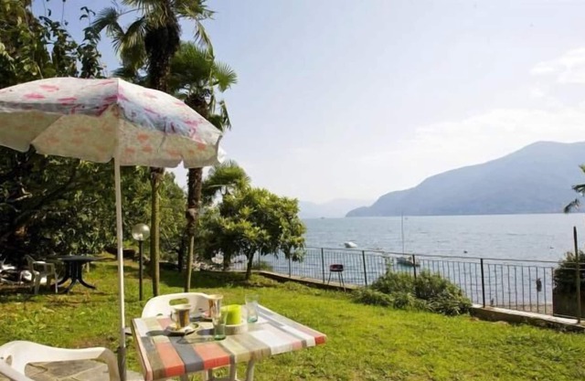 Amueblado con buen gusto apartamento de 1 dormitorio con vistas al mar y la playa Jardín