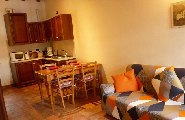 Apartamentos amueblados con buen gusto en piedra natural rustico