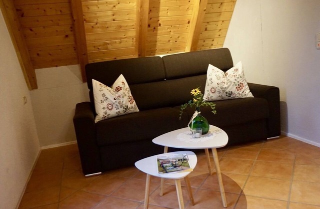 Tastefully renovated 2-room non-smoking apartment with garden view