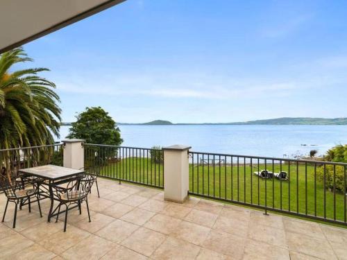 Tatai Lake Edge - 4 Bed Rotorua Lakefront