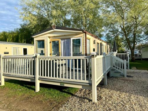 Tattershall Lakes 2 bedroom,6 berth Holiday home with hot tube