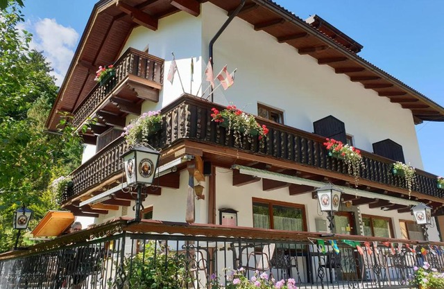 Tattoo PENSION mit Restaurant und Tattoo-Studio