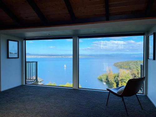 Taupo Lake House With Breathtaking Panoramic Views