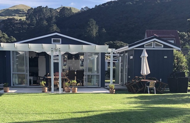 TWIN PAHOOTZ PALMS 58C TaurangaBay Beach NORTHLAND