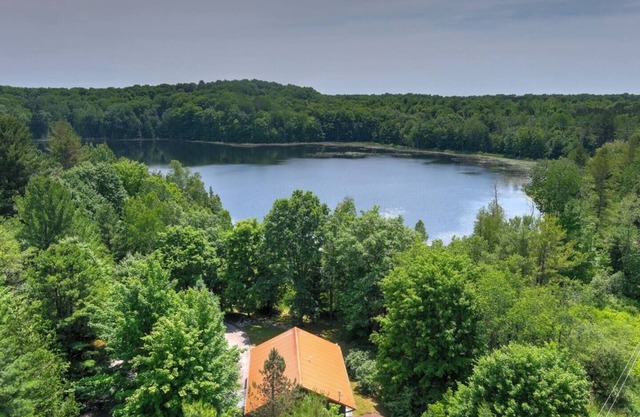 Tavi Haus: Lakefront~Kayaks~SUP~Sauna~Pool Table