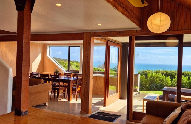Tawa Whare - surfers paradise! in a peaceful bush setting mins from Whale Bay