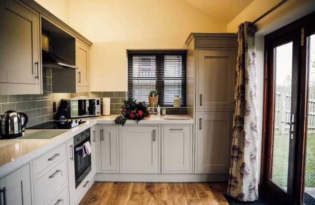 Tawny Cottage, luxurious and spacious rural haven