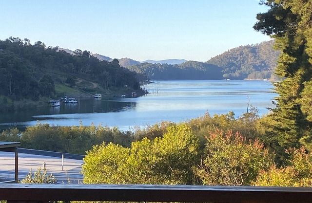 Taylor Bay House - Relájese junto al lago con vistas al lago Eildon