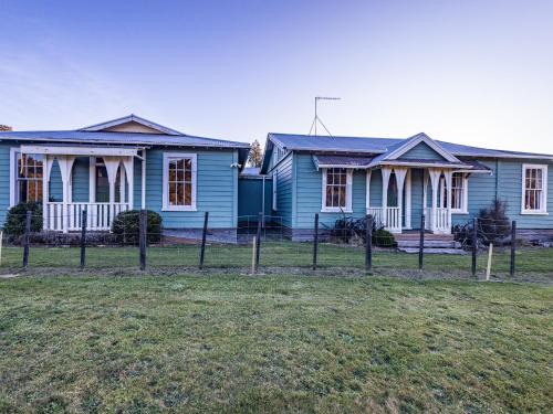 Taylor Lodge Adventure Base - Erua Holiday Home