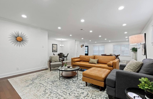TCH - Spacious 3bd/2ba home in Dallas w/ Workspace