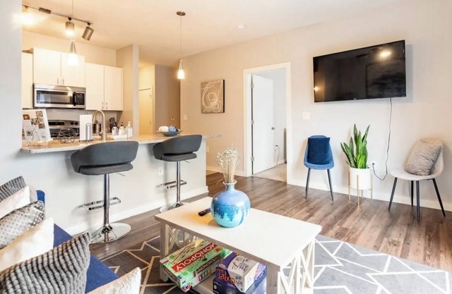 Cozy Retreat APT Inman Park, Right on the Belt-line - Free Parking, Gym & Pool