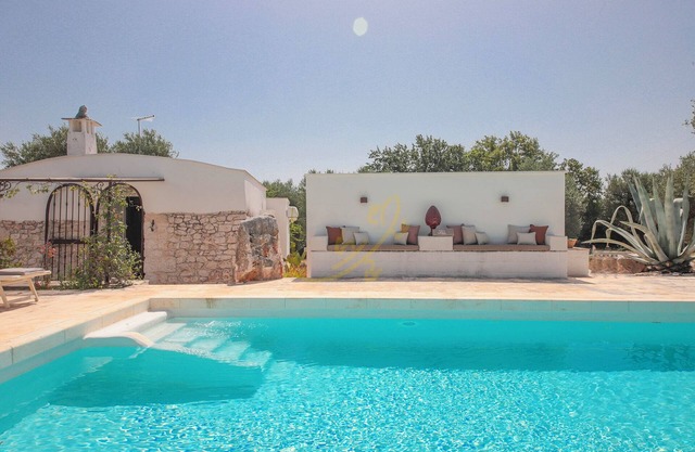 TD Trulli Chiara Tastefully Decorated Trulli with Pool