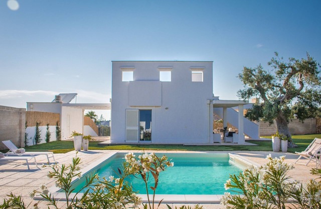 TD Villa Patrizia Pool & Alfresco Kitchen