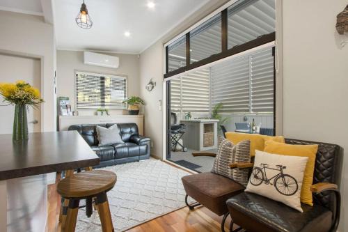 Te Mahana Coastal Retreat