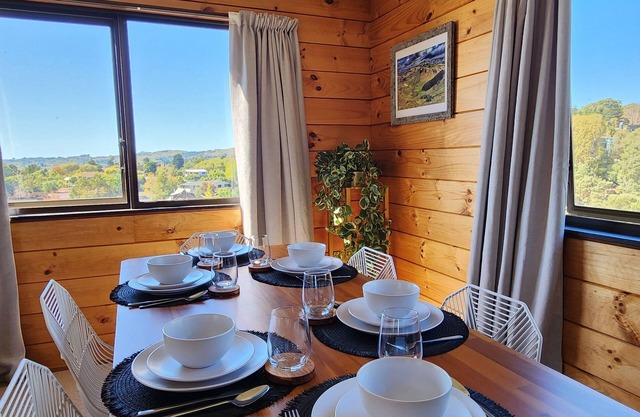 Te Mata Peak Retreat/Central to HN & Local Venues/Clean, Comfortable, & Lux