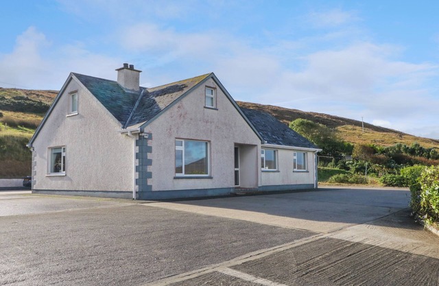 TEACH ANNIE AGUS PADDY, pet friendly in Gortahork, County Donegal