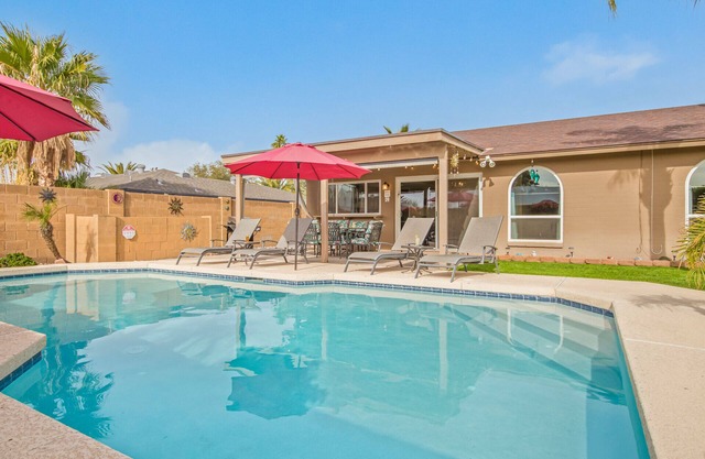 Teal Gardens-Pool & Large Lawn-Scottsdale Quarter