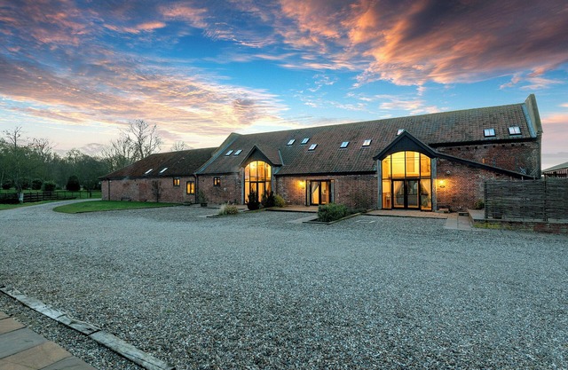 TEAL, pet friendly, character holiday cottage in Wheatacre
