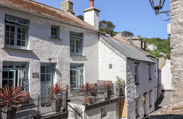 TEANA COTTAGE, pet friendly, character holiday cottage in Polperro