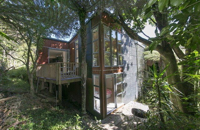 Ted's Cottage near Little Oneroa Beach