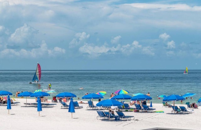 Tee by the Sea-Hammock Bay Condo w/Marco Marriott Beach Club & Golf Privileges