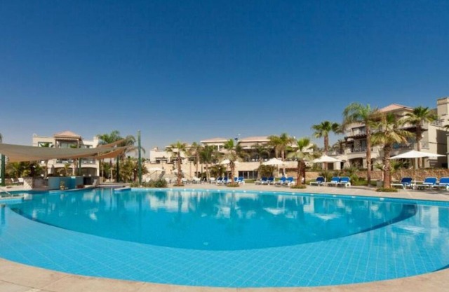 Tee Off & Wind Down – Golf Mornings, Seaside Evenings l 2 Pool-view Rooms