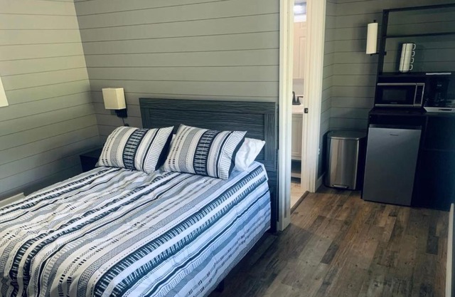 TeePee Room 6- Newly Renovated