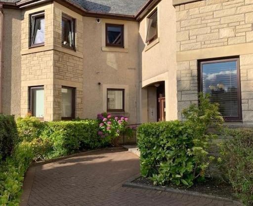 Teith court apartment with private parking.