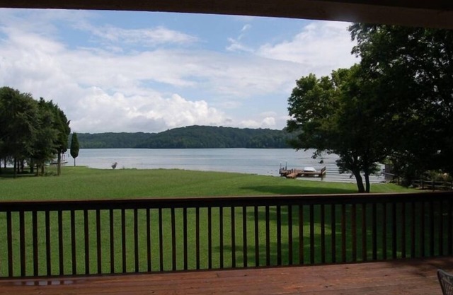 Tellico Village, suroeste de Knoxville, comunidad frente al lago